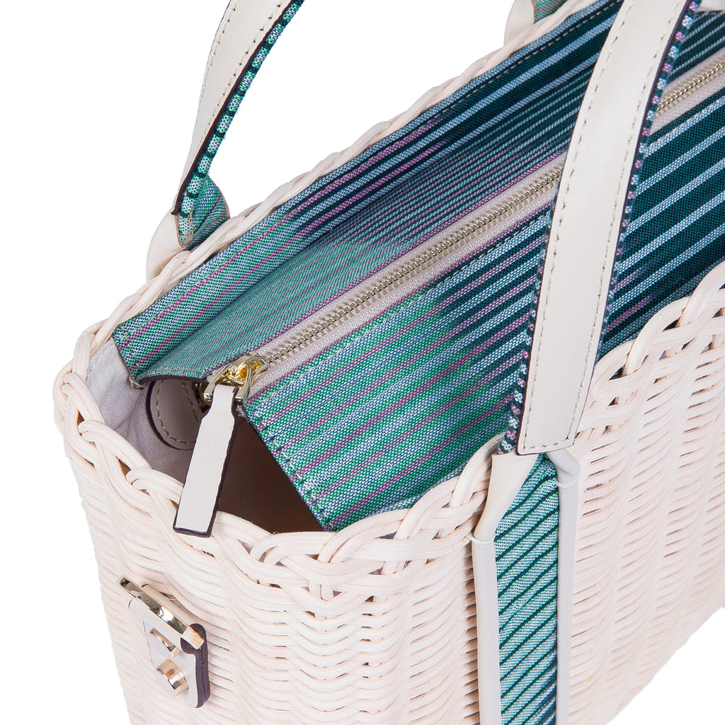 20220716 Purki model ayarlanabilir aski, el dokumasi Karadeniz pestemali, hakiki deri, yesil renk hasir el ve omuz cantasi.